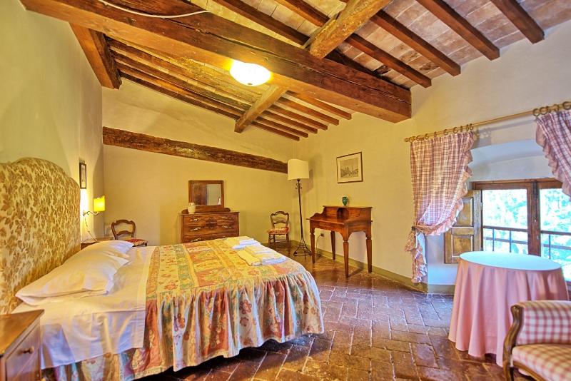 Castello Di Montegufoni image