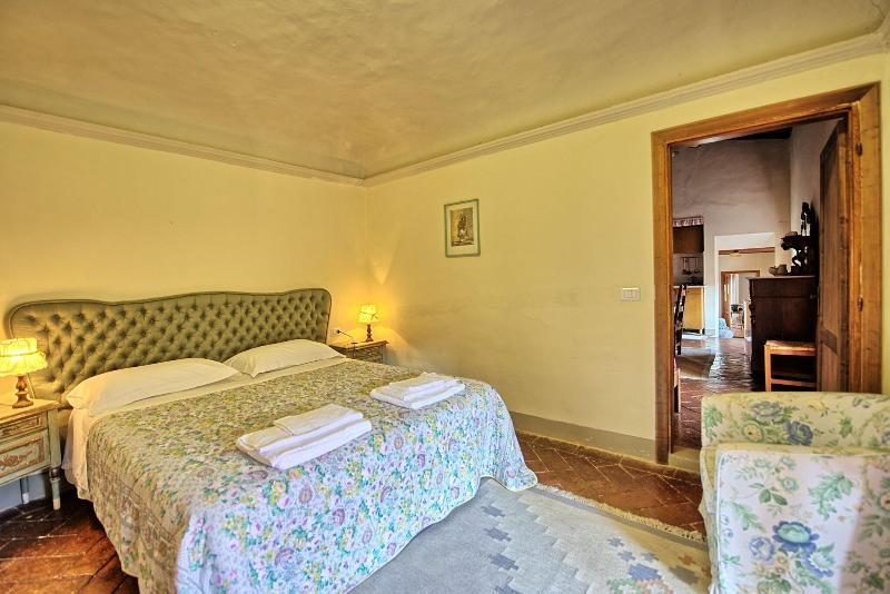 Castello Di Montegufoni image