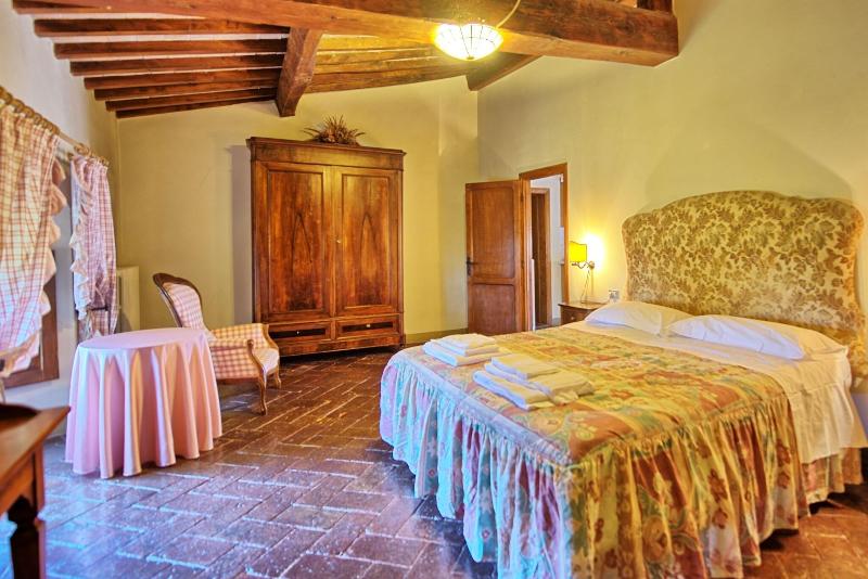 Castello Di Montegufoni image