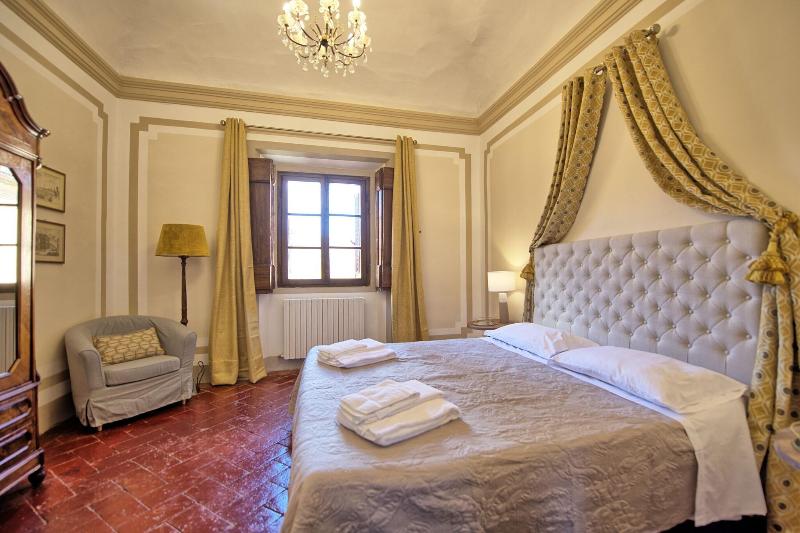 Castello Di Montegufoni image