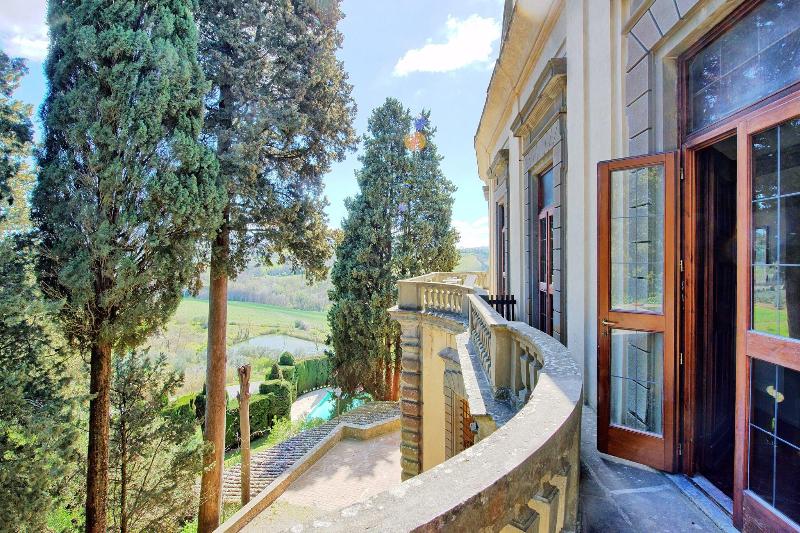 Castello Di Montegufoni image