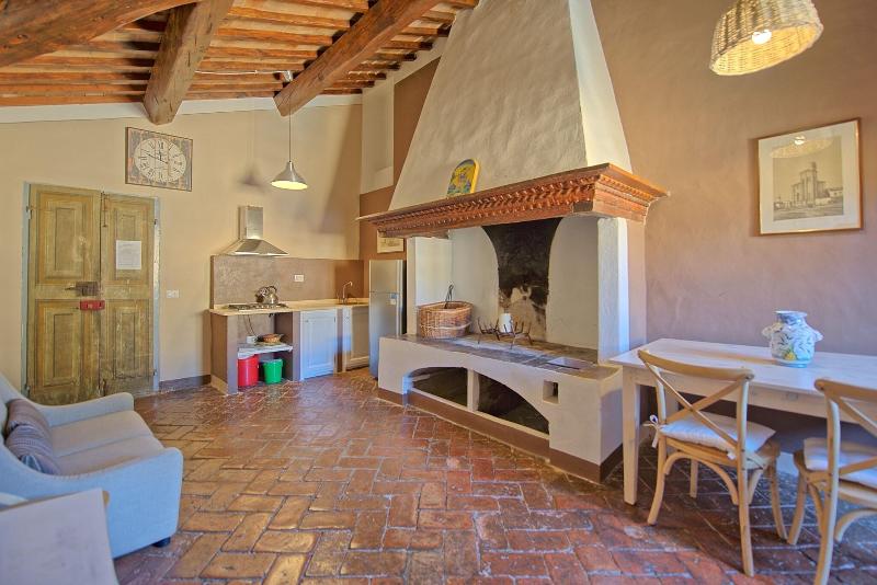 Castello Di Montegufoni image