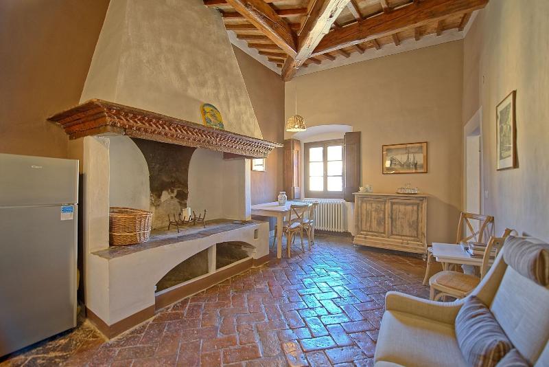 Castello Di Montegufoni image