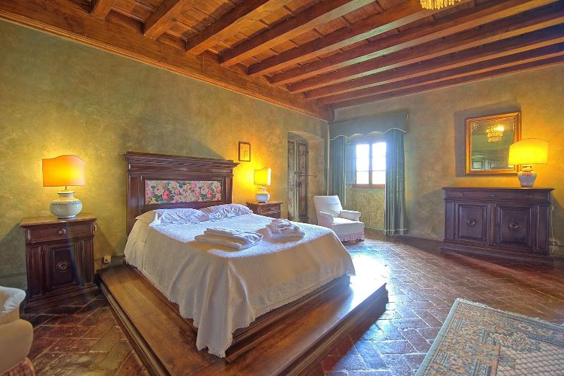 Castello Di Montegufoni image