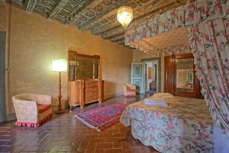 Castello Di Montegufoni image