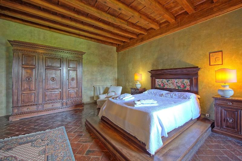 Castello Di Montegufoni image