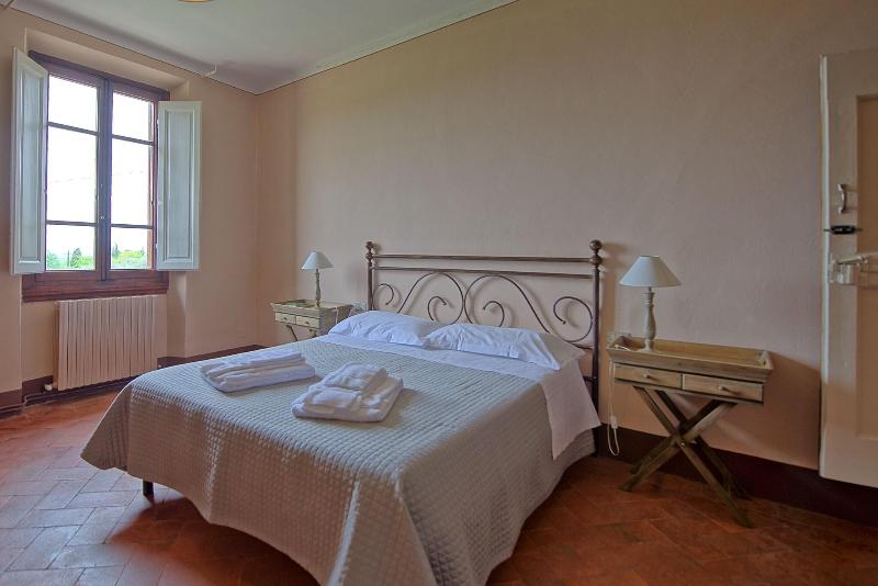 Castello Di Montegufoni image