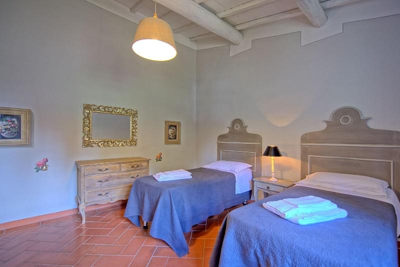 Castello Di Montegufoni image