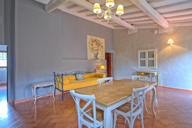 Castello Di Montegufoni image