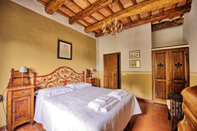 Castello Di Montegufoni image
