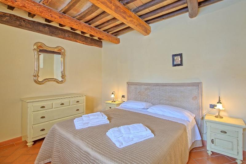 Castello Di Montegufoni image