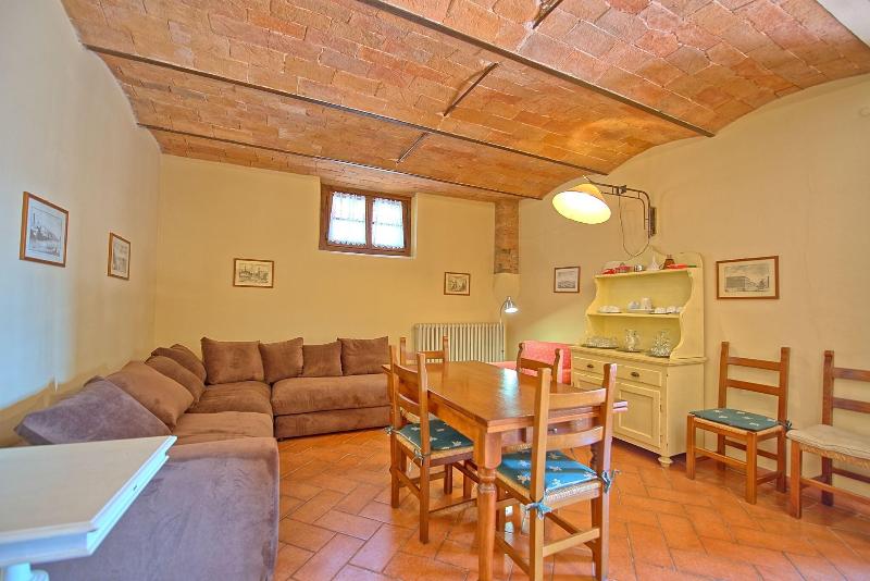 Castello Di Montegufoni image