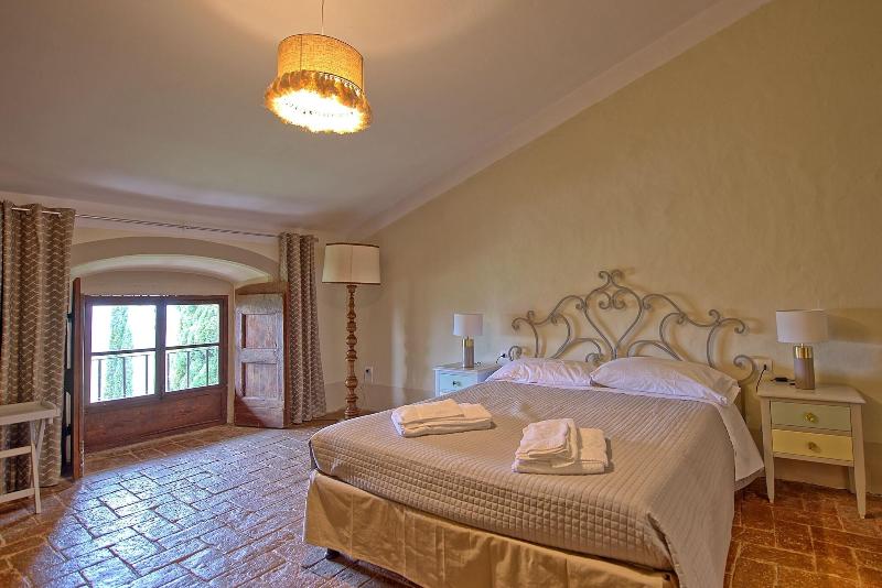 Castello Di Montegufoni image