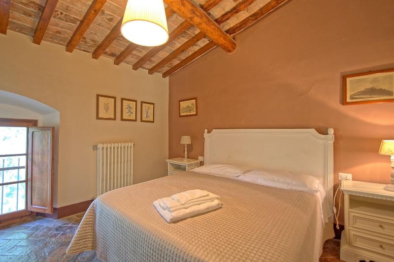 Castello Di Montegufoni image