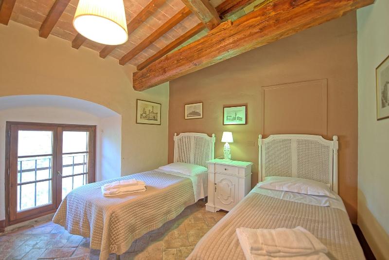 Castello Di Montegufoni image