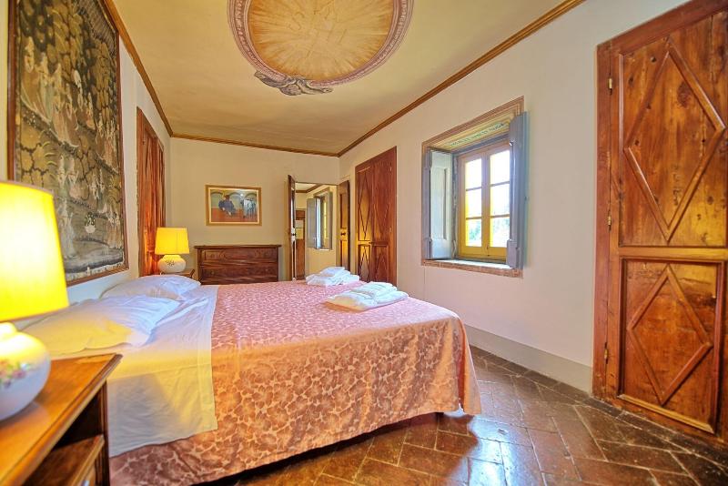 Castello Di Montegufoni image