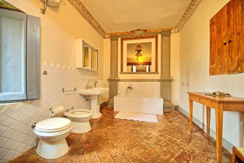 Castello Di Montegufoni image