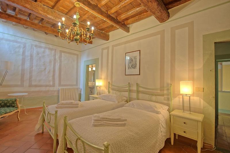 Castello Di Montegufoni image