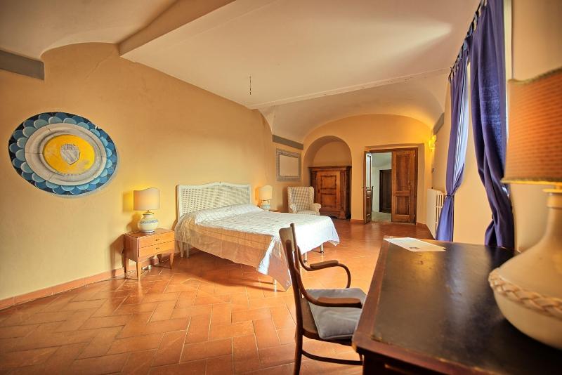 Castello Di Montegufoni image