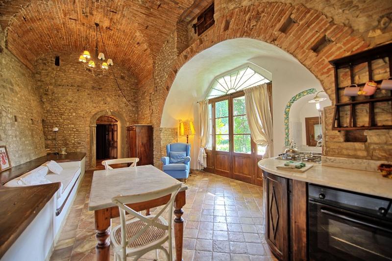 Castello Di Montegufoni image