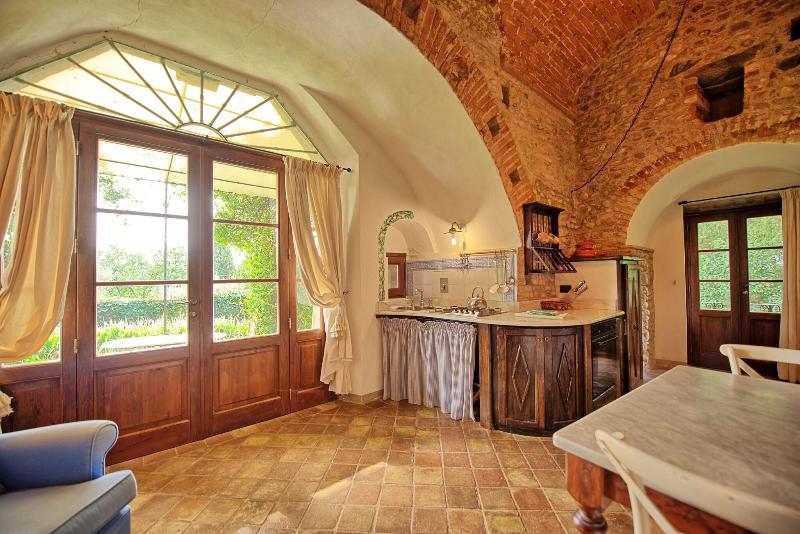 Castello Di Montegufoni image