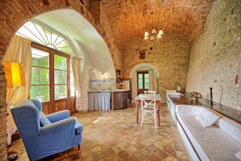 Castello Di Montegufoni image
