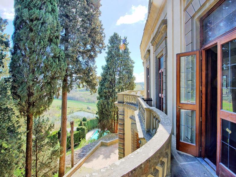 Castello Di Montegufoni image