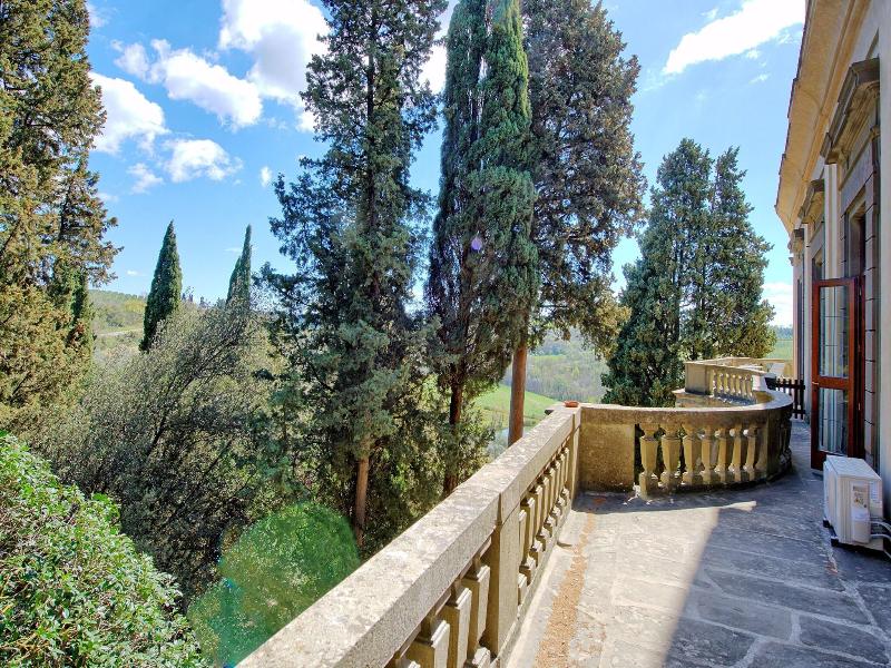 Castello Di Montegufoni image
