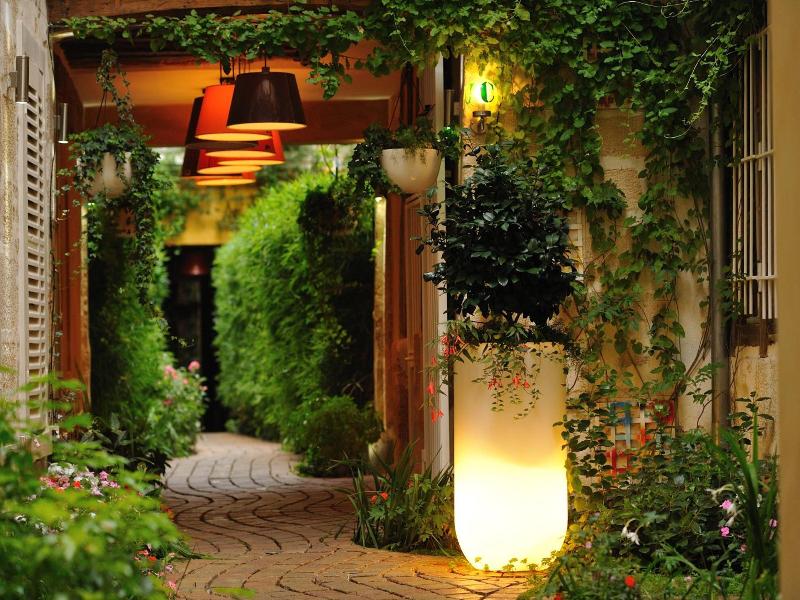 Les Patios Du Marais image