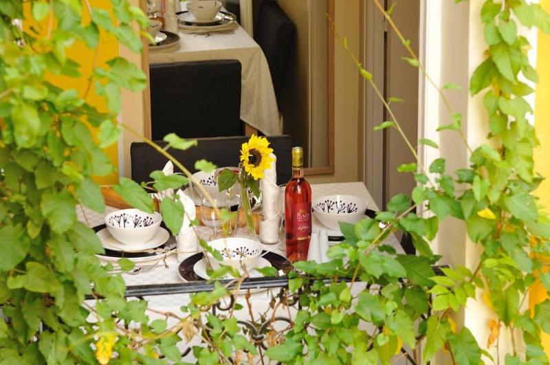 Les Patios Du Marais image