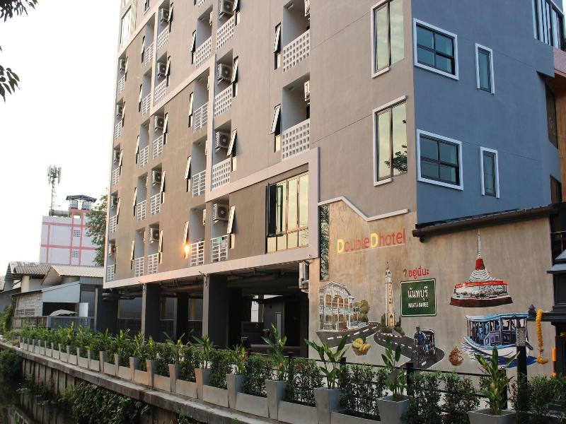 Double D Hotel image