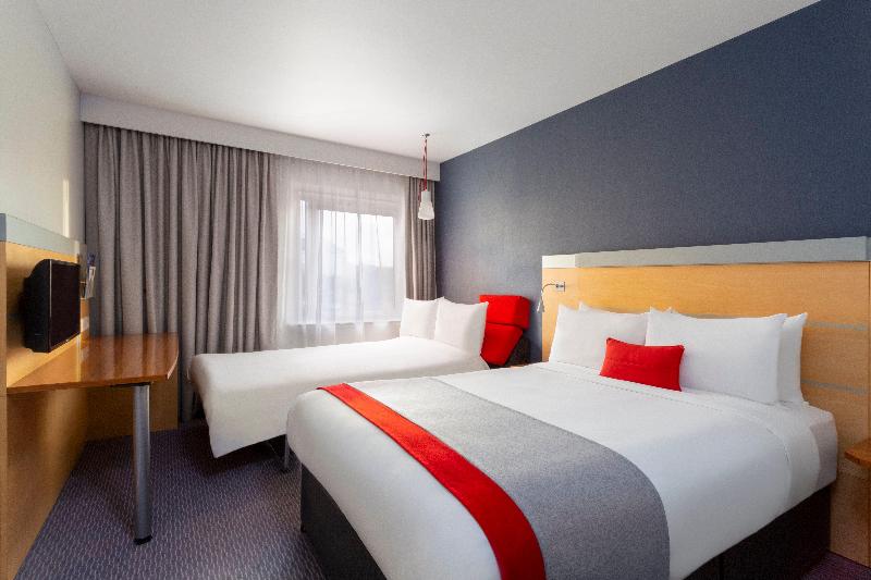 Holiday Inn Express Birmingham Redditch image