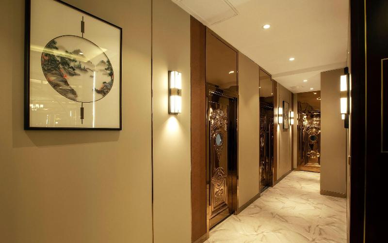 Royal House Hotel image