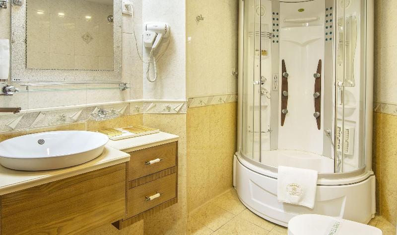 Royal House Hotel image