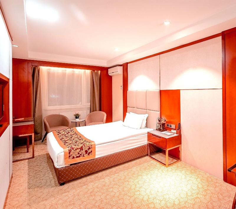 Royal House Hotel image