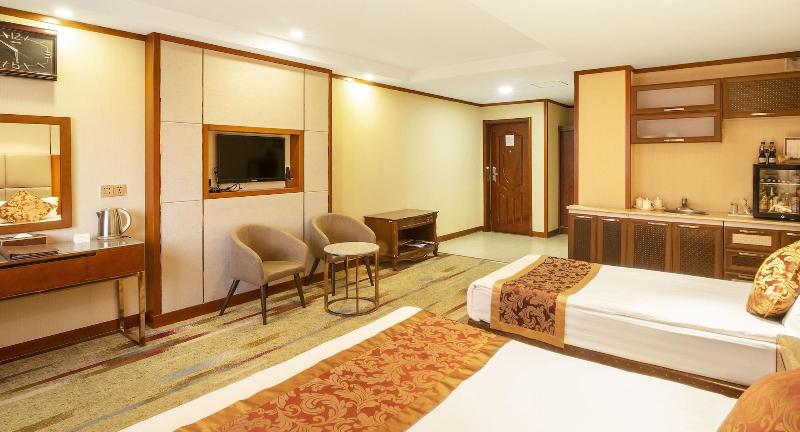 Royal House Hotel image
