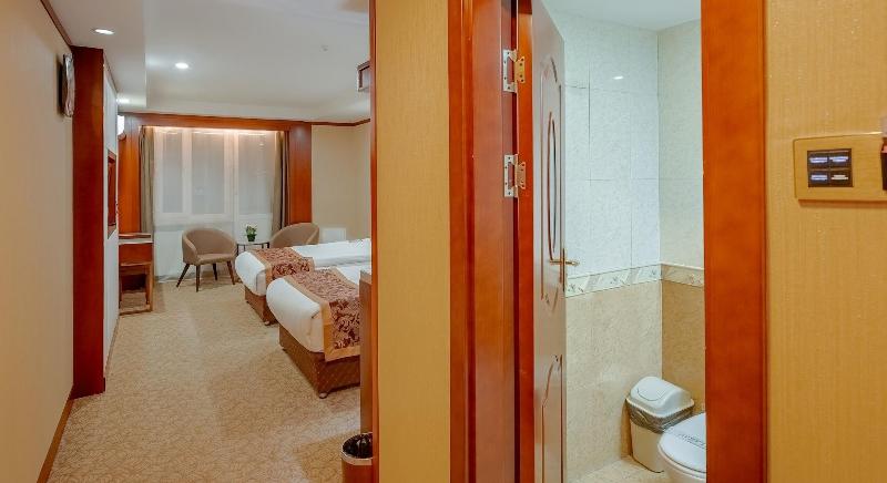 Royal House Hotel image