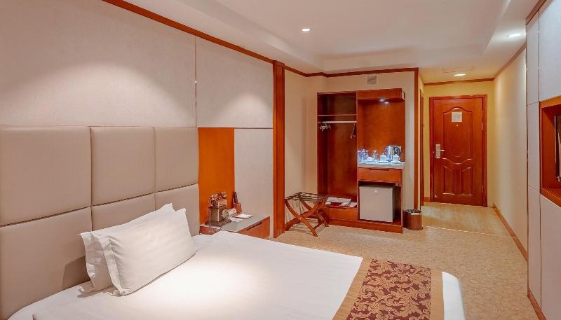 Royal House Hotel image