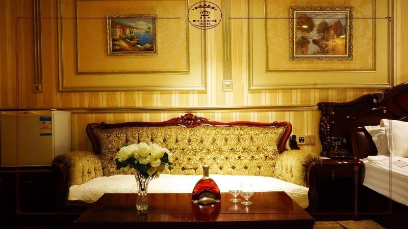 Royal House Hotel image