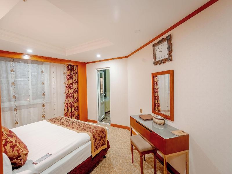 Royal House Hotel image