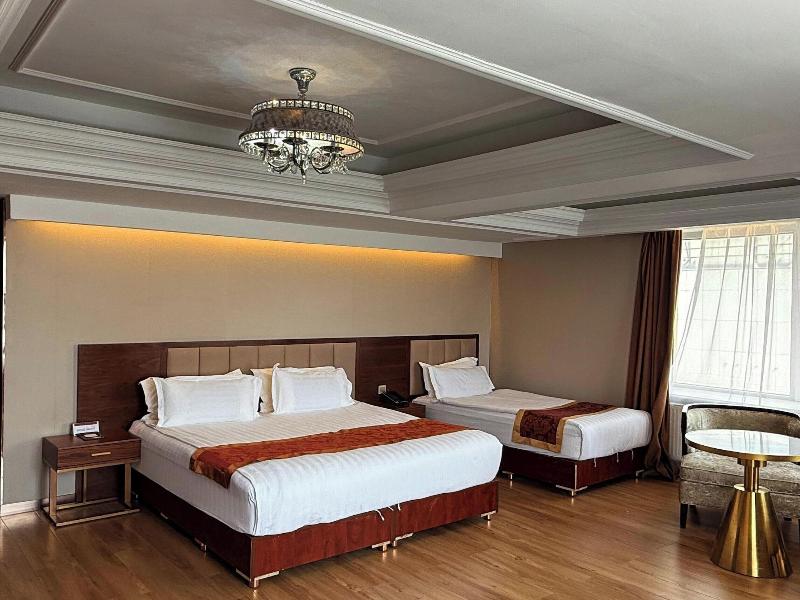 Royal House Hotel image