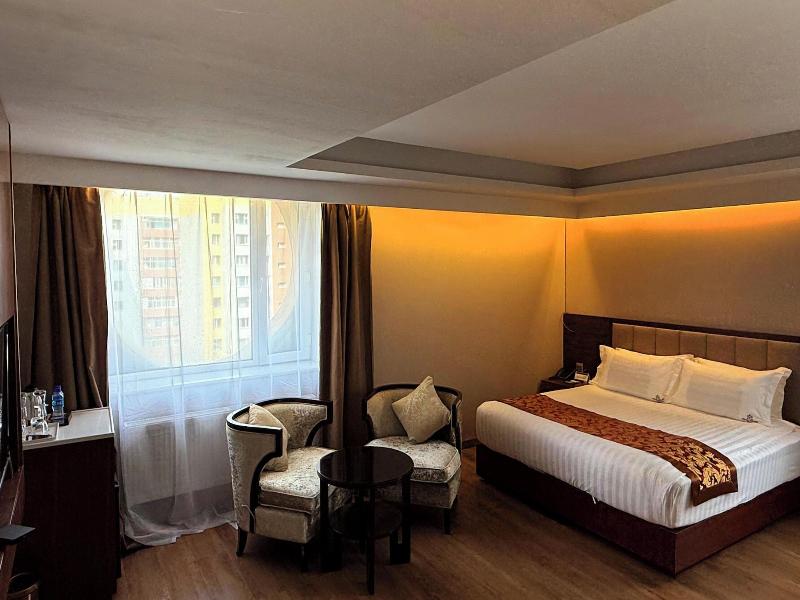 Royal House Hotel image