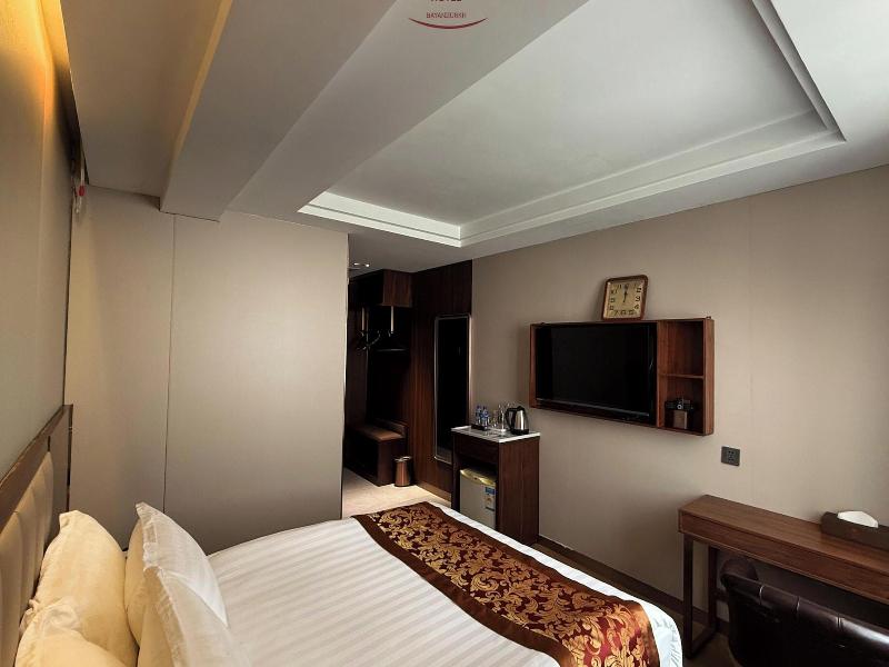 Royal House Hotel image