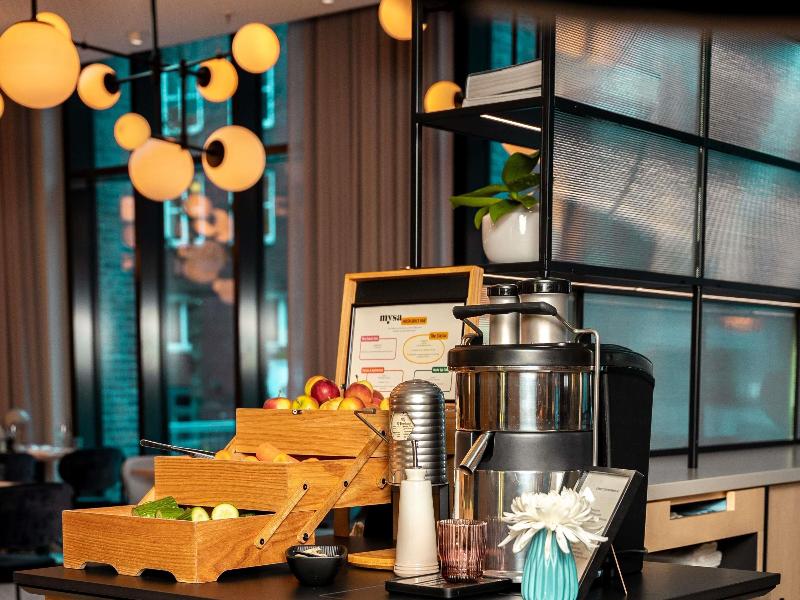 Novotel Hamburg Central Station image