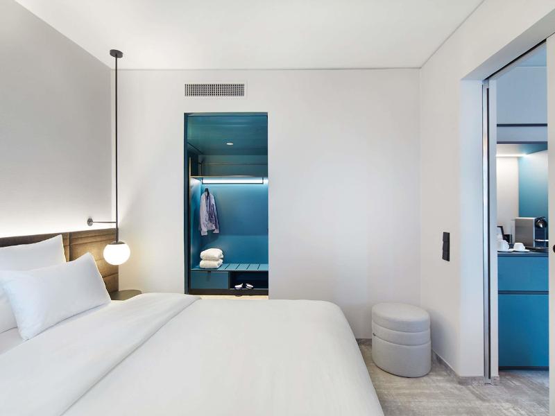 Novotel Hamburg Central Station image
