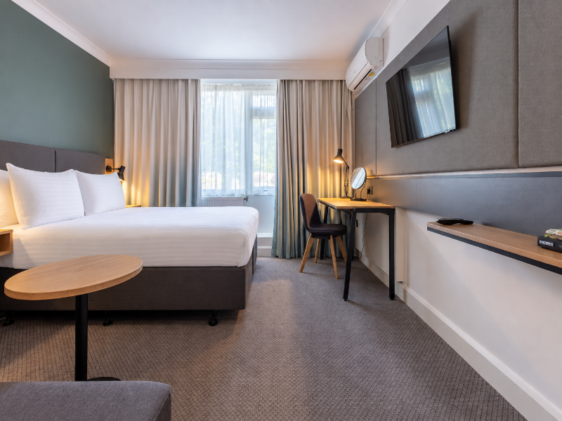 Holiday Inn Newport image