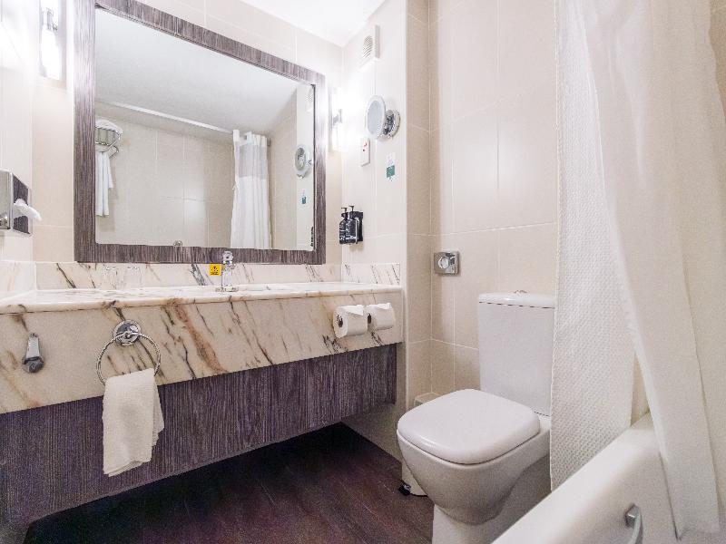 Holiday Inn Newport image
