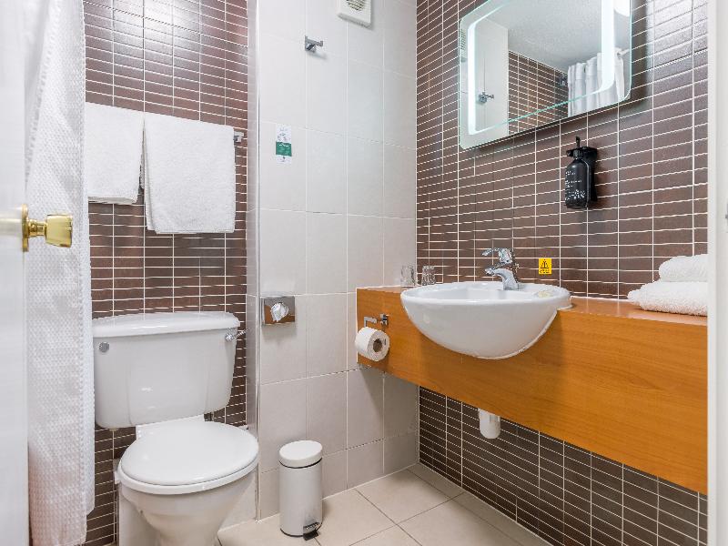 Holiday Inn Newport image