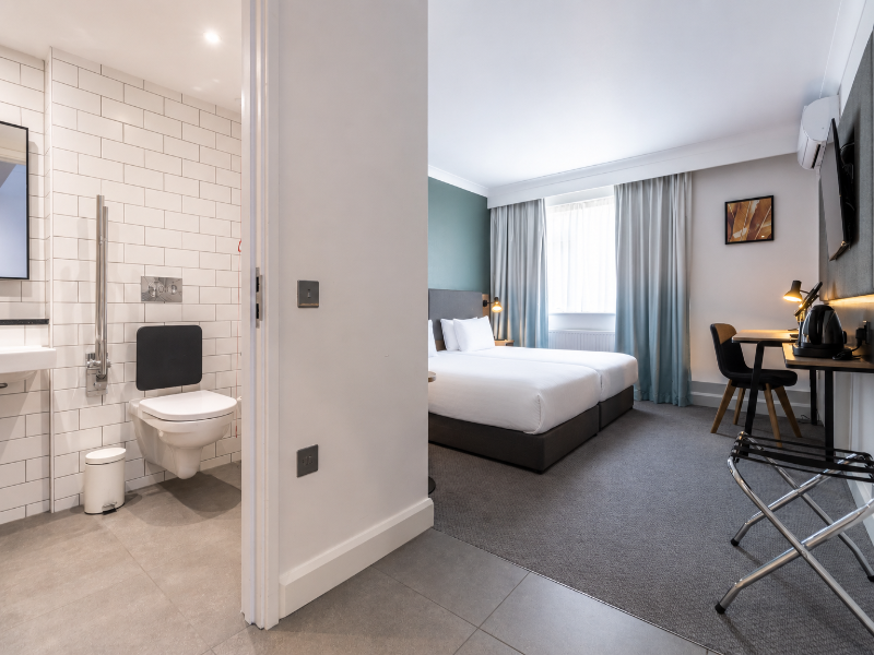 Holiday Inn Newport image