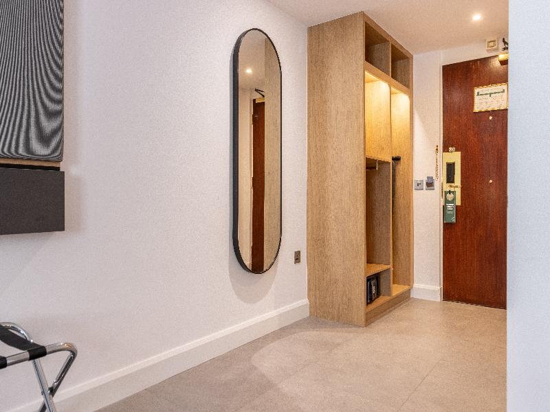Holiday Inn Newport image